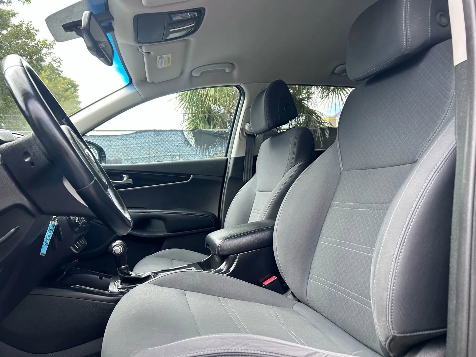 Used 2017 Kia Sorento LX w/ LX Convenience Package image 12