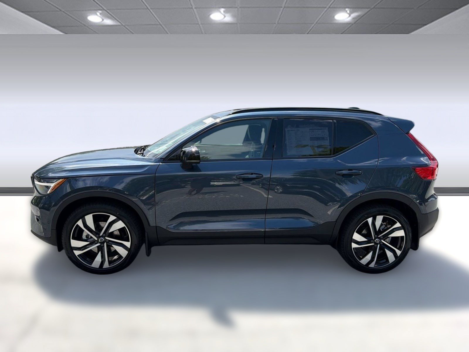 New 2026 Volvo XC40 B5 Ultra w/ Climate Package AWD/4WD image 2