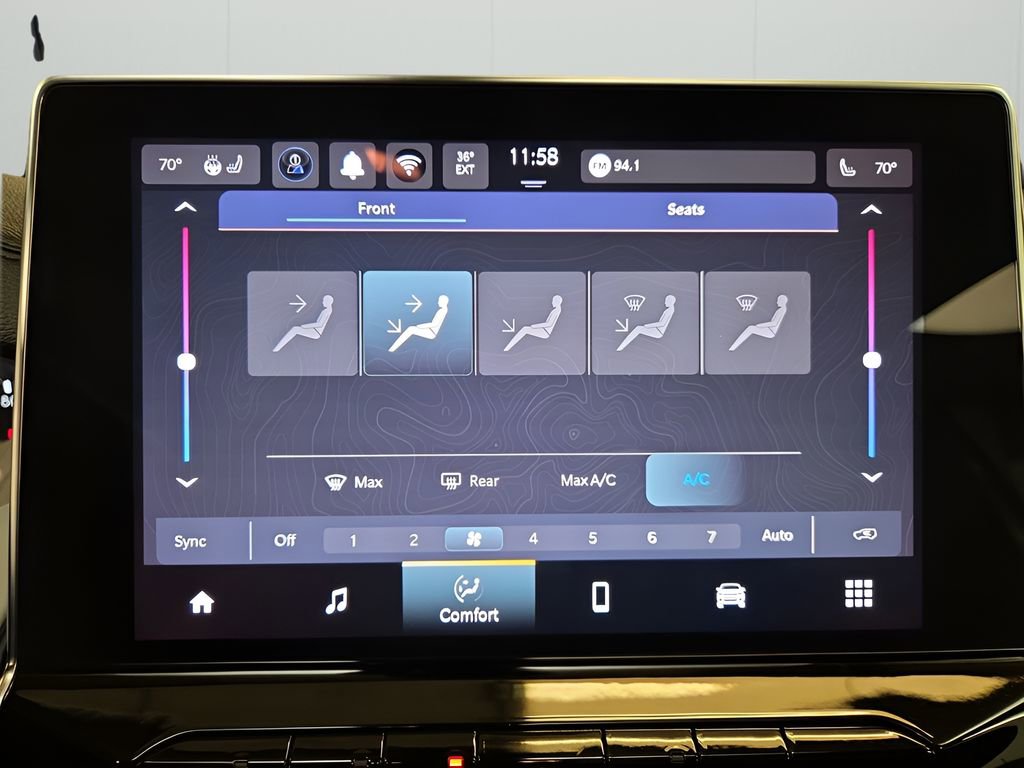 Used 2025 Jeep Compass Limited image 18