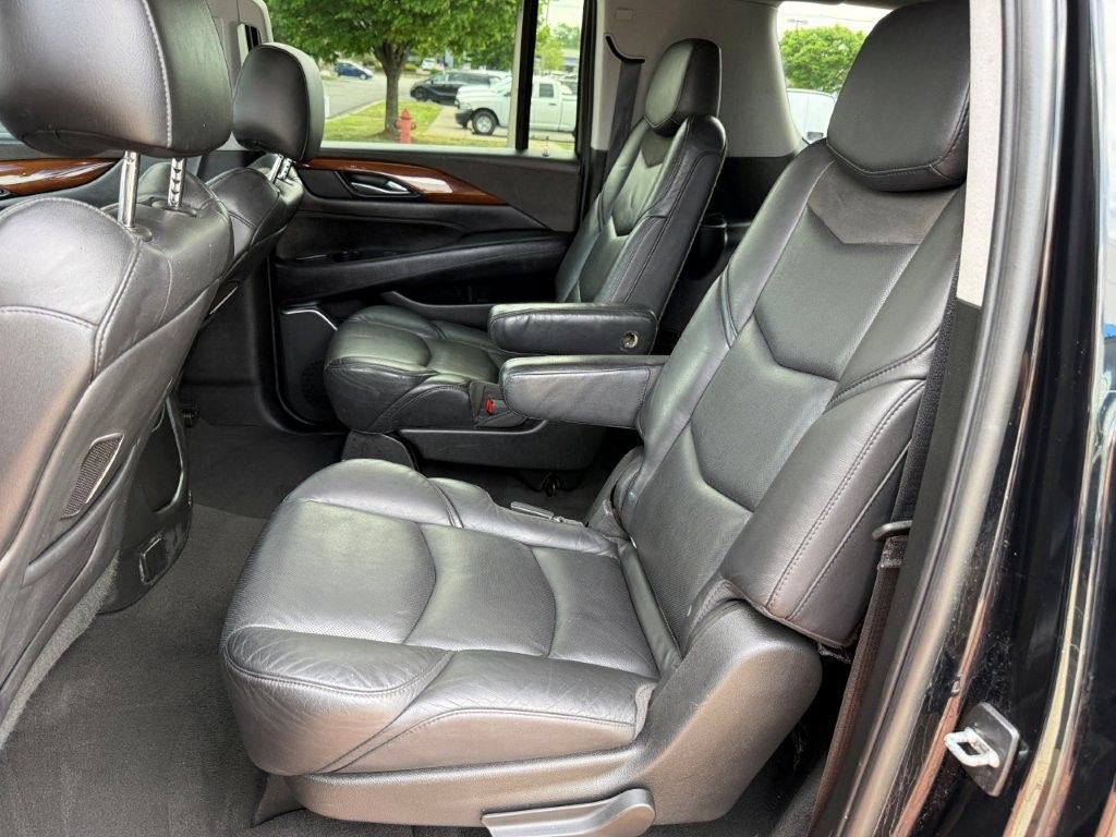 Used 2018 Cadillac Escalade ESV Premium Luxury AWD/4WD image 19
