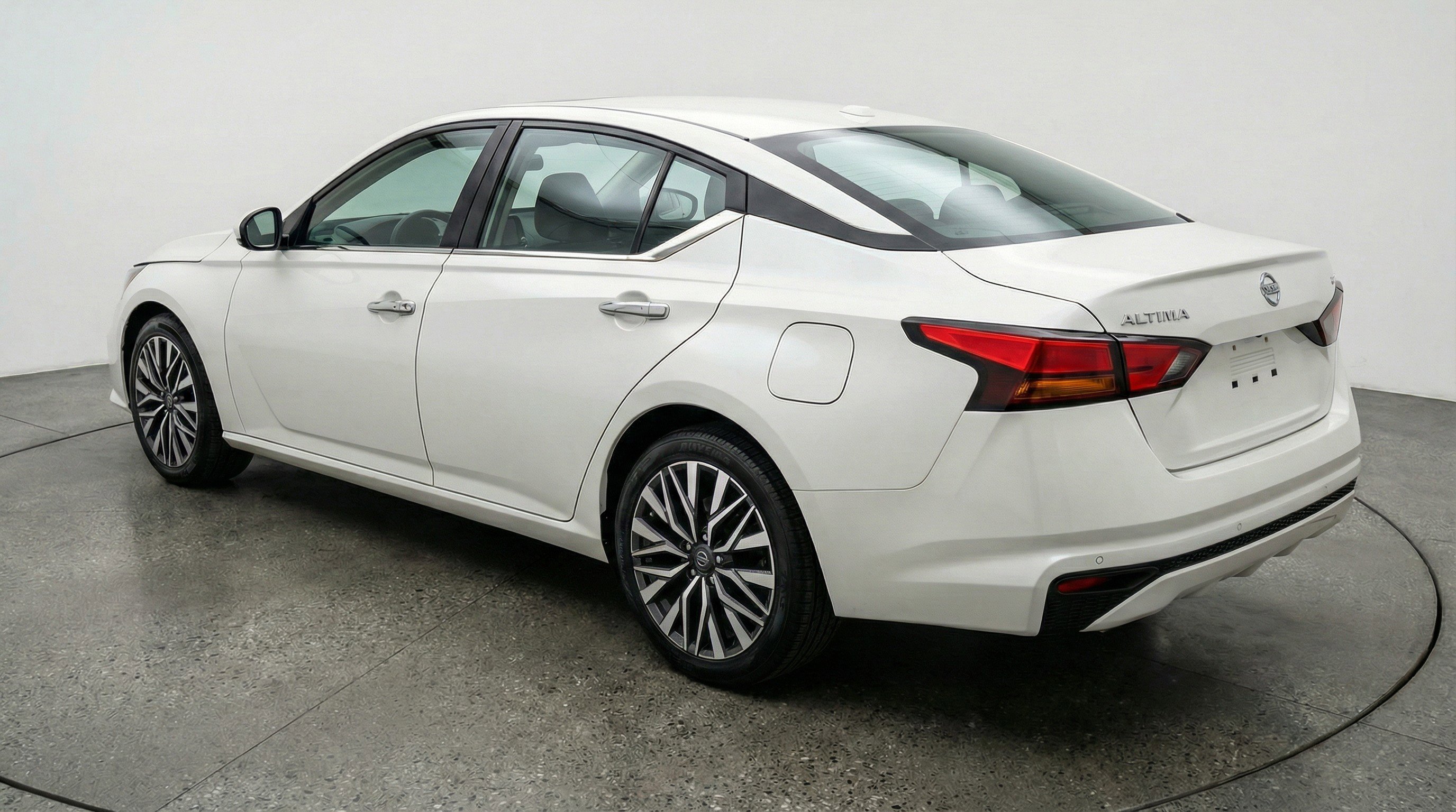 Used 2025 Nissan Altima 2.5 SV FWD image 6
