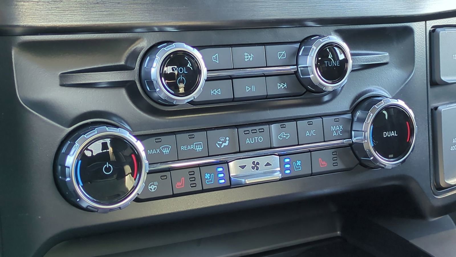 New 2024 Ford F250 Lariat w/ Lariat Ultimate Package image 31