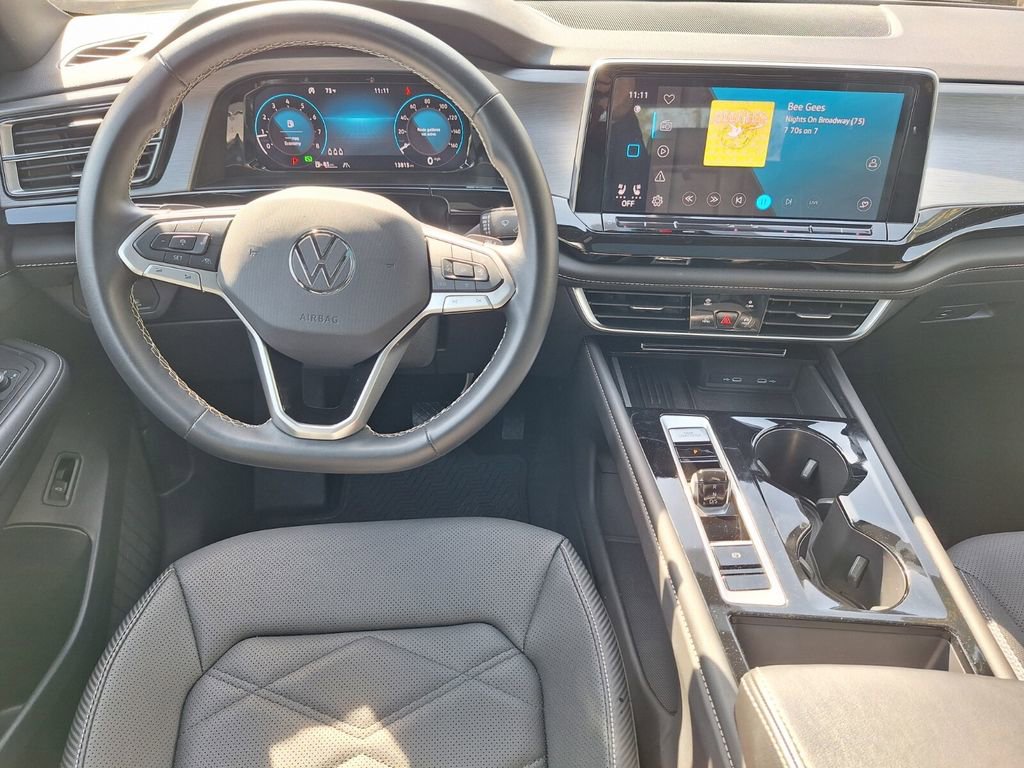 Used 2025 Volkswagen Atlas Cross Sport SE image 21