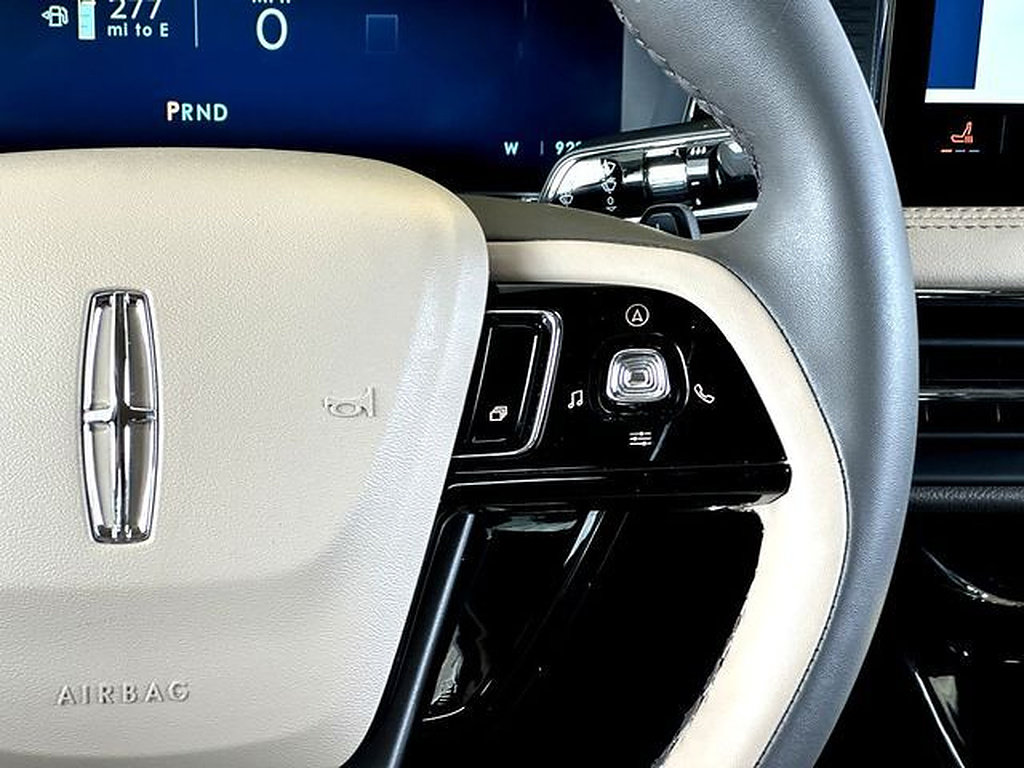 Used 2023 Lincoln Corsair FWD image 23