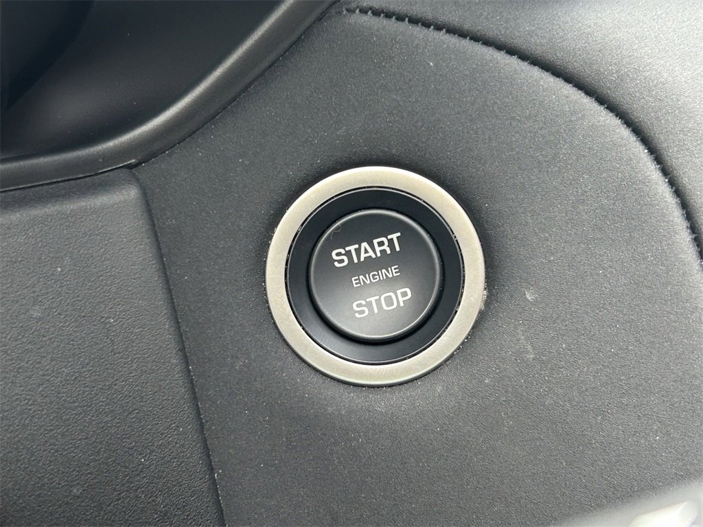 Used 2025 Land Rover Range Rover Velar Dynamic SE image 32