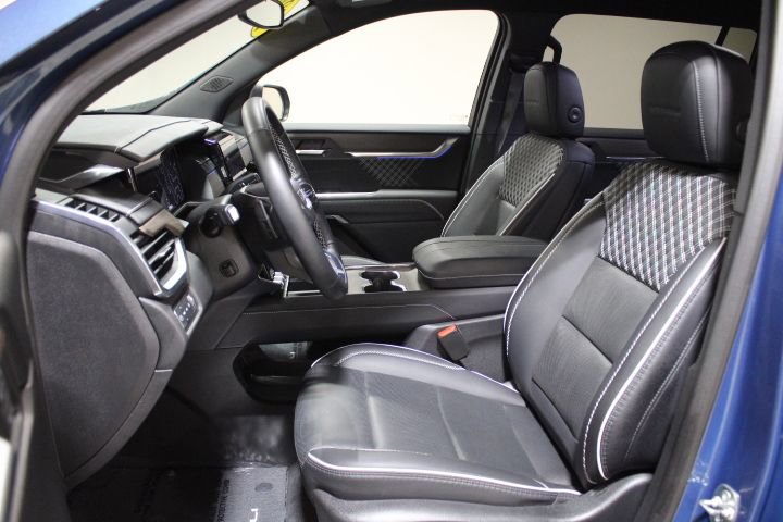 Used 2024 GMC Acadia Denali image 19