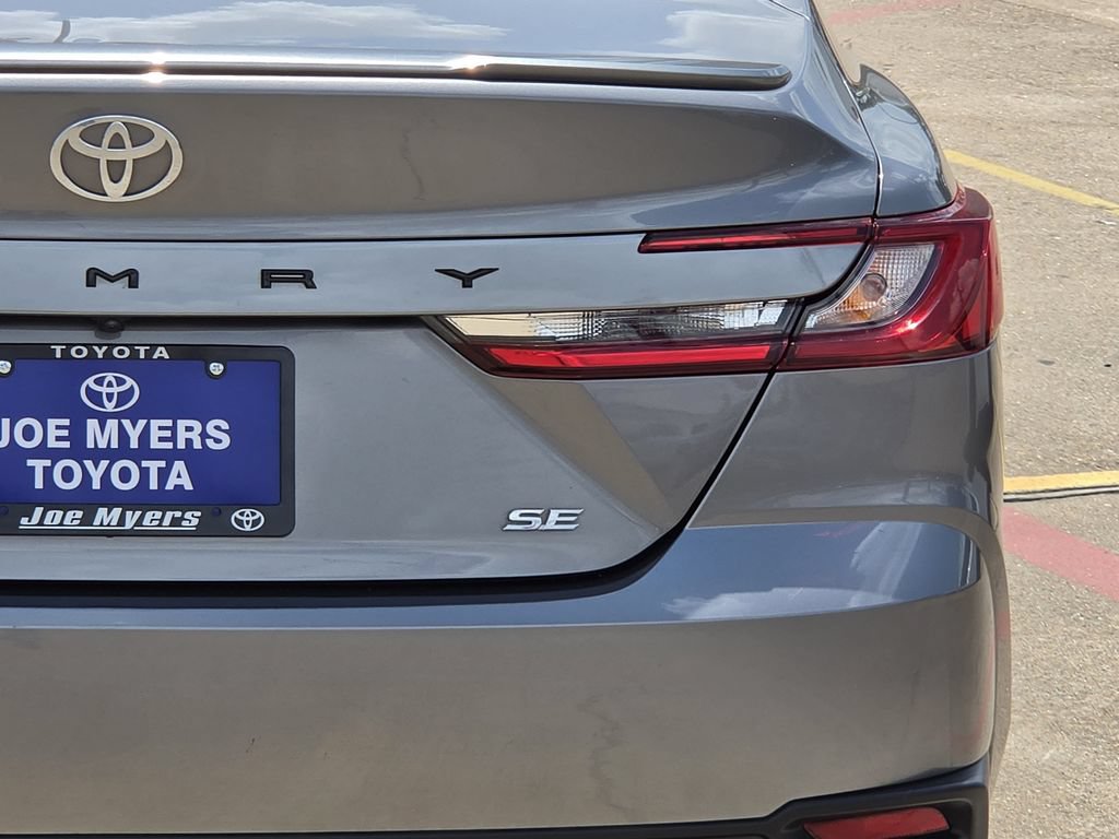 Used 2025 Toyota Camry SE FWD image 9