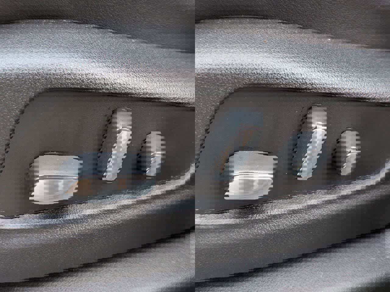 Used 2024 Cadillac XT5 Premium Luxury AWD/4WD image 17