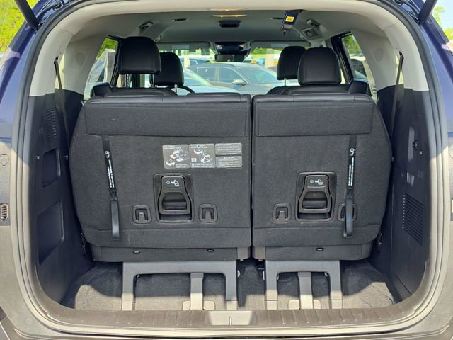 Used 2025 Kia Carnival EX image 20