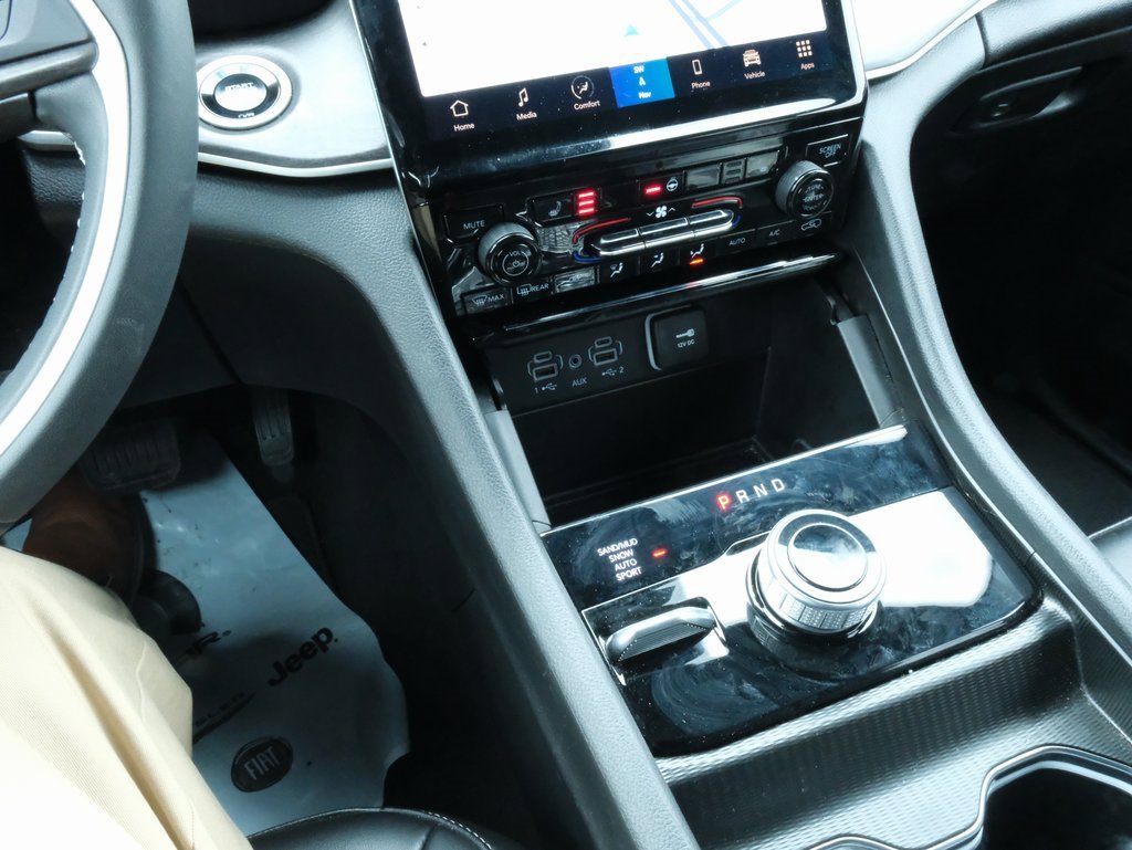 Used 2024 Jeep Grand Cherokee Limited image 11