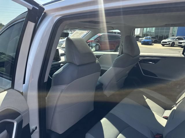Used 2020 Toyota RAV4 Limited FWD image 25