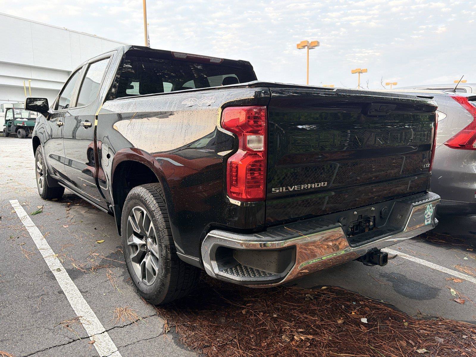 Used 2023 Chevrolet Silverado 1500 LT AWD/4WD image 6