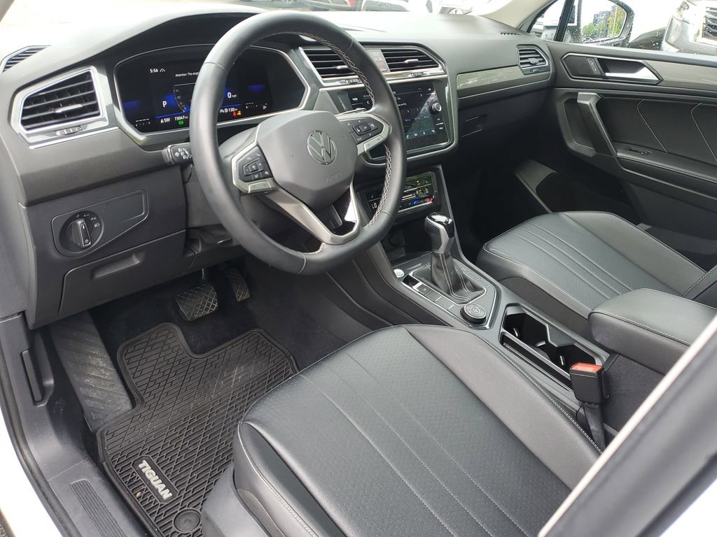 Used 2022 Volkswagen Tiguan SE w/ Panoramic Sunroof Package AWD/4WD image 21