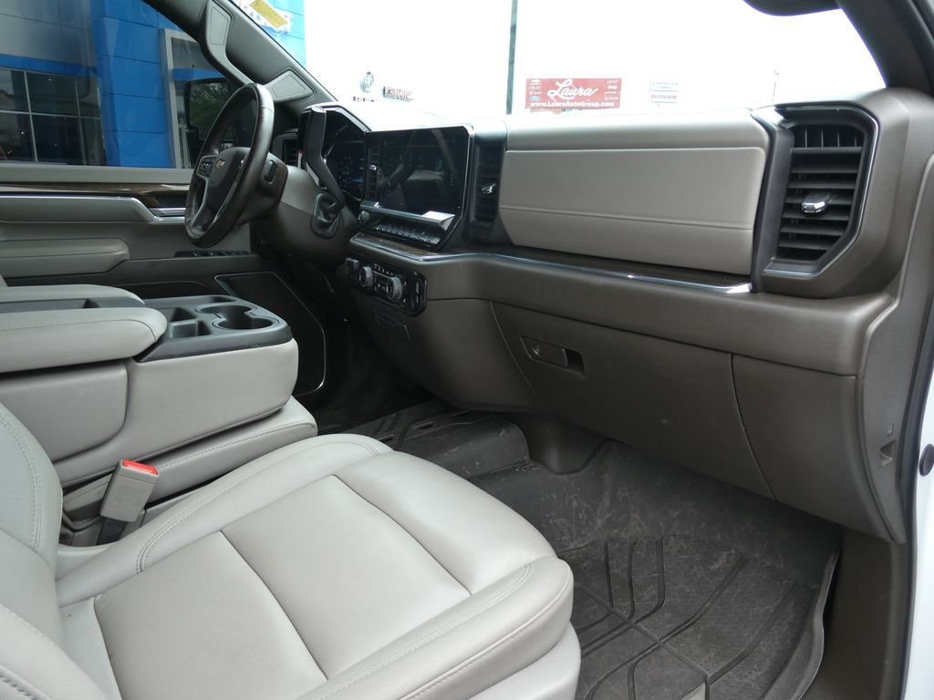 Used 2025 Chevrolet Silverado 3500 LT w/ Leather Package AWD/4WD image 14