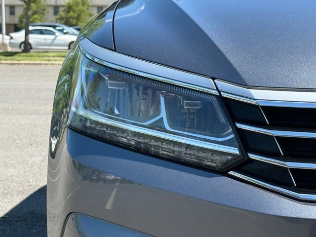 Used 2018 Volkswagen Passat 2.0T SE w/ SE Lighting Package FWD image 9
