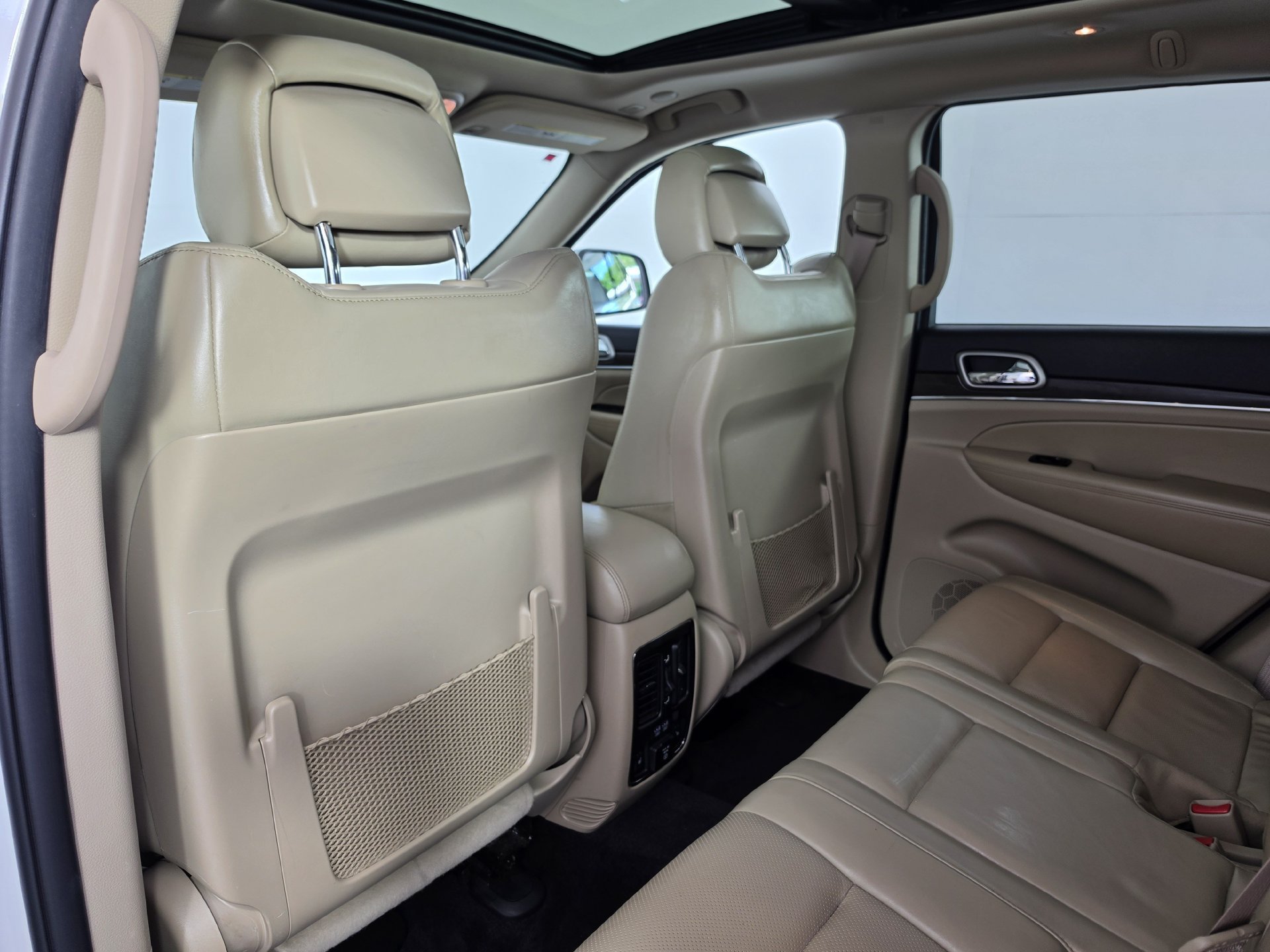 Used 2018 Jeep Grand Cherokee Limited w/ Luxury Group II AWD/4WD image 36