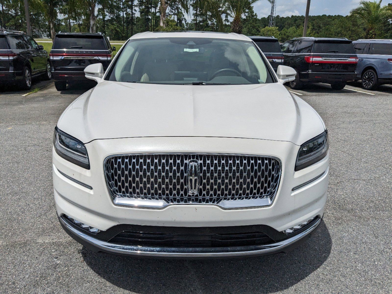 Certified 2023 Lincoln Nautilus Reserve w/ Equipment Group 202A image 10