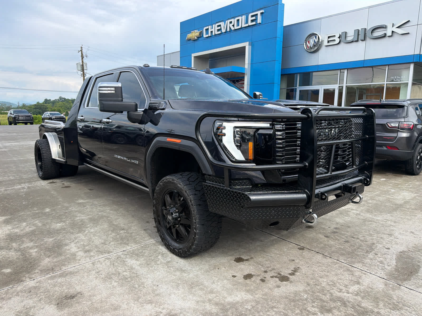 Used 2025 GMC Sierra 3500 Denali Ultimate AWD/4WD image 1