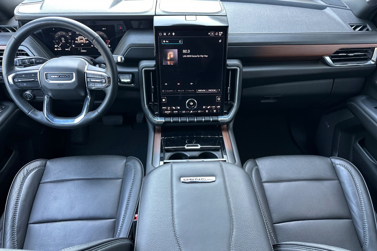 Used 2025 GMC Yukon Denali AWD/4WD image 15