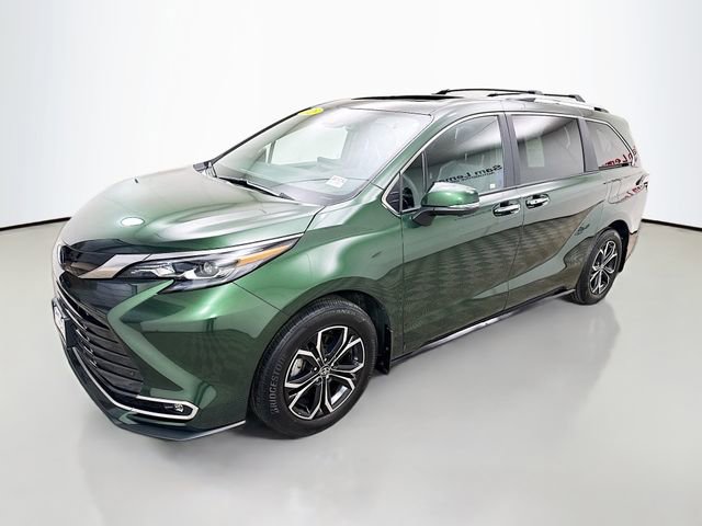 Used 2025 Toyota Sienna Platinum AWD/4WD image 3