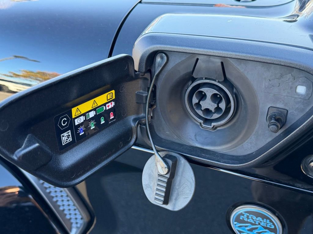 Used 2025 Jeep Wrangler Unlimited Sahara w/ Safety Group image 18