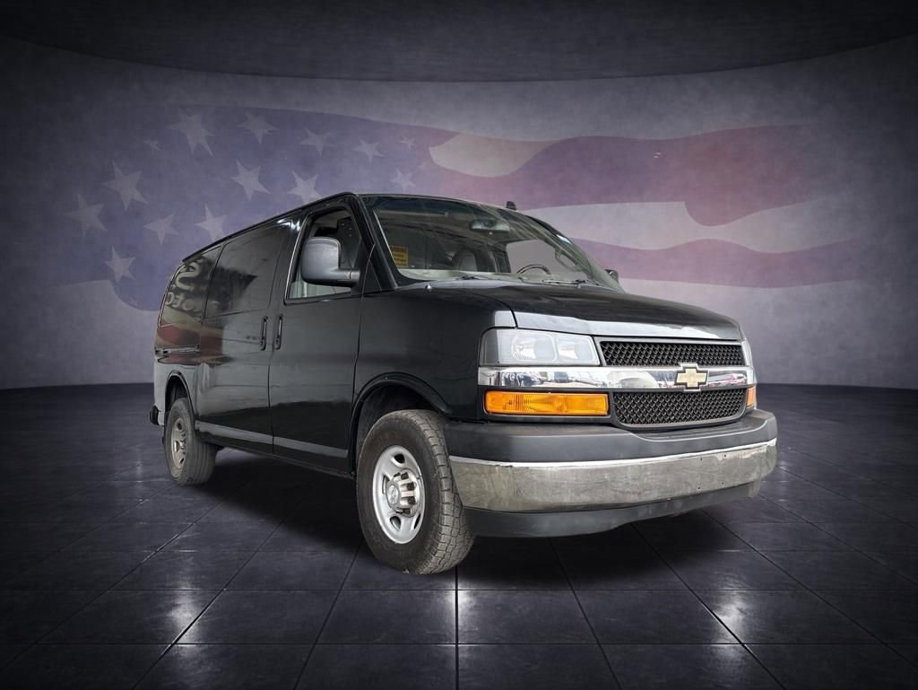 Used 2018 Chevrolet Express 2500 w/ Driver Convenience Package RWD image 7