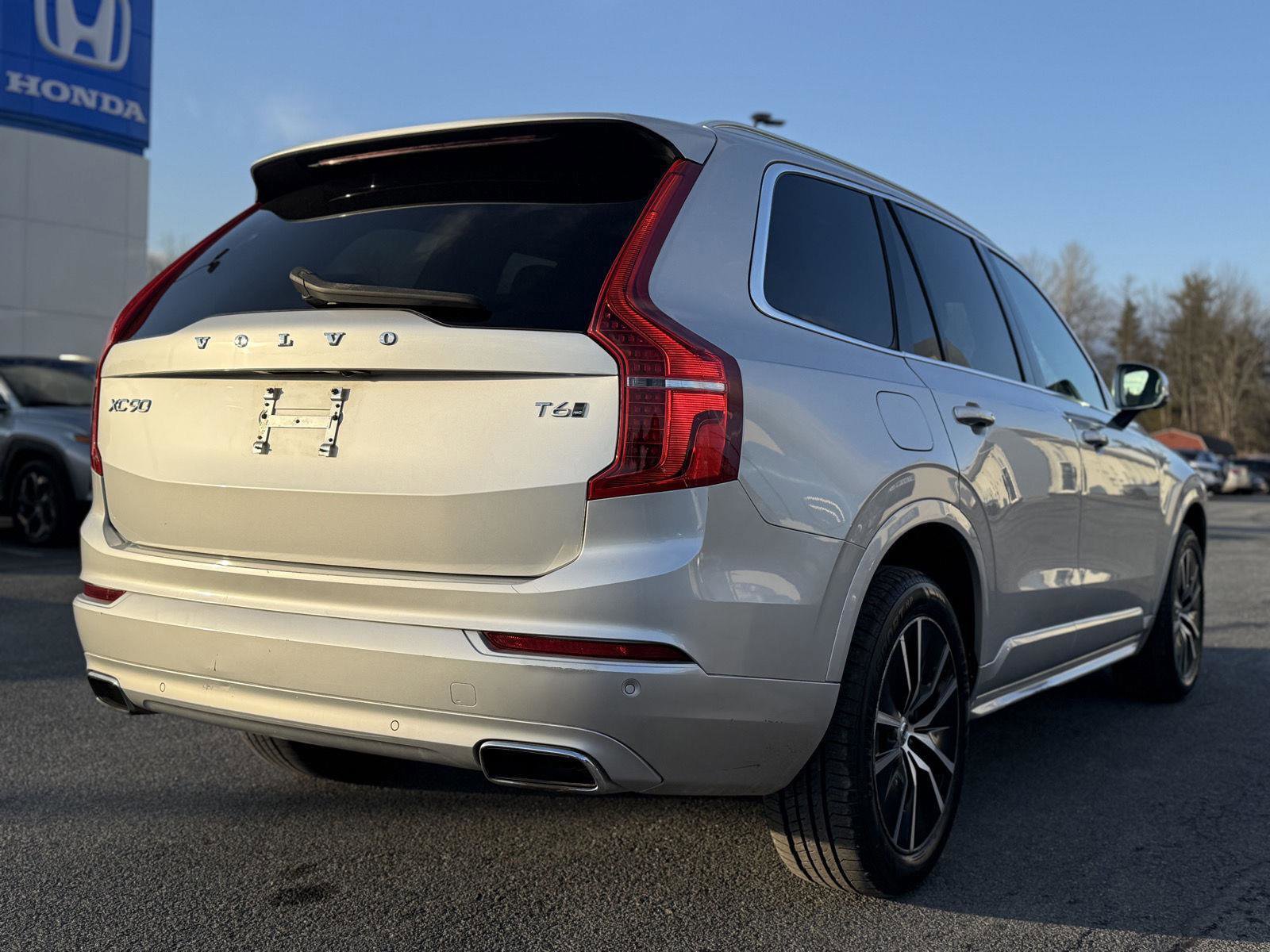 Used 2020 Volvo XC90 T6 Momentum image 5