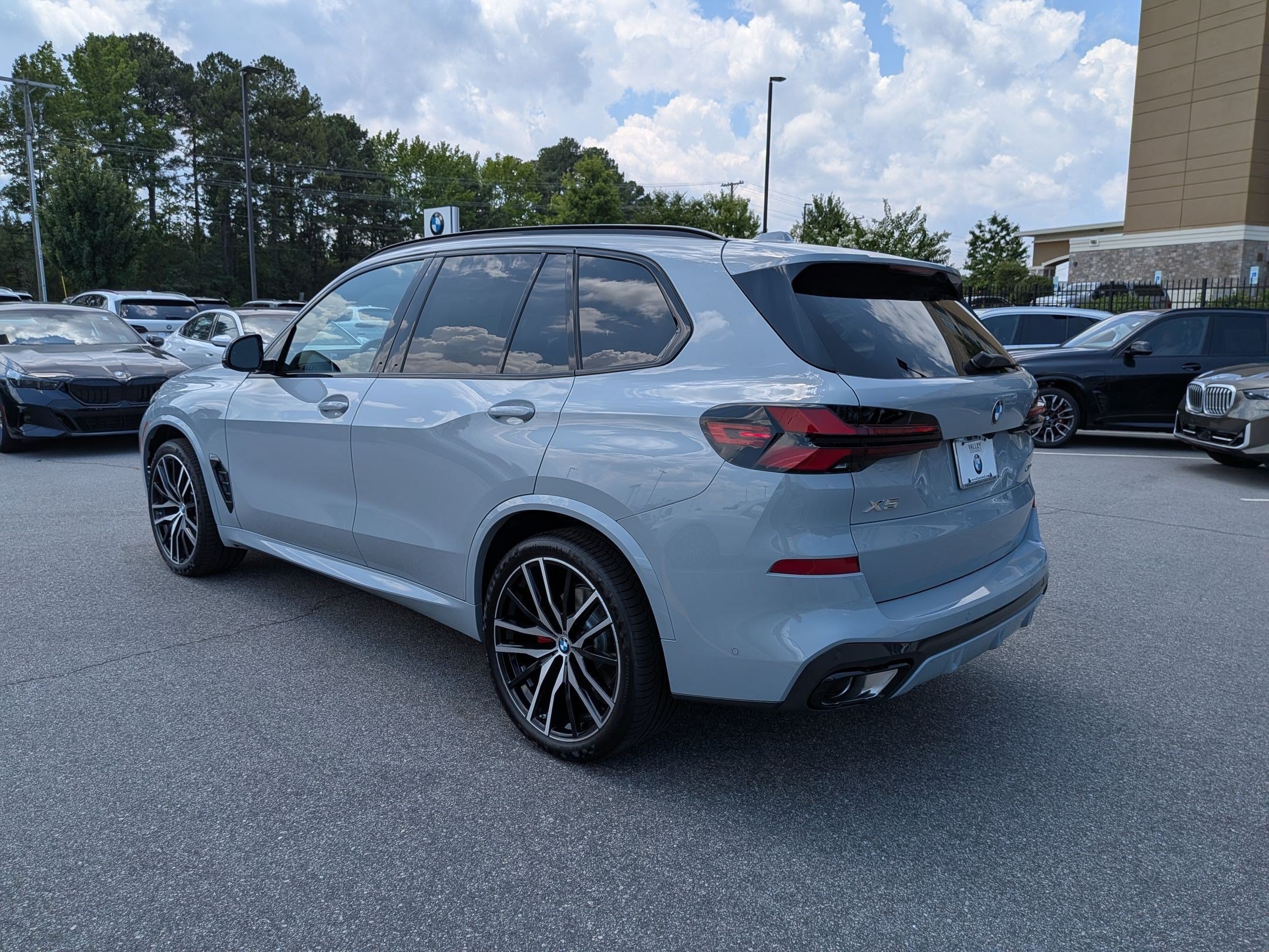 New 2026 BMW X5 xDrive40i w/ M Sport Package AWD/4WD image 5