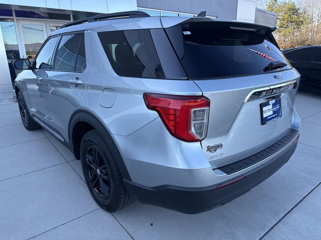 Used 2024 Ford Explorer XLT image 5