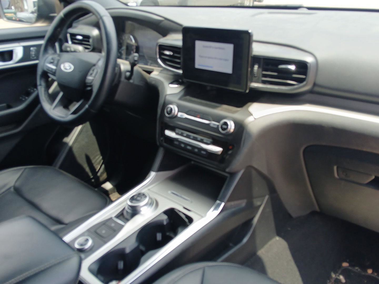 Used 2020 Ford Explorer XLT w/ Equipment Group 202A AWD/4WD image 12