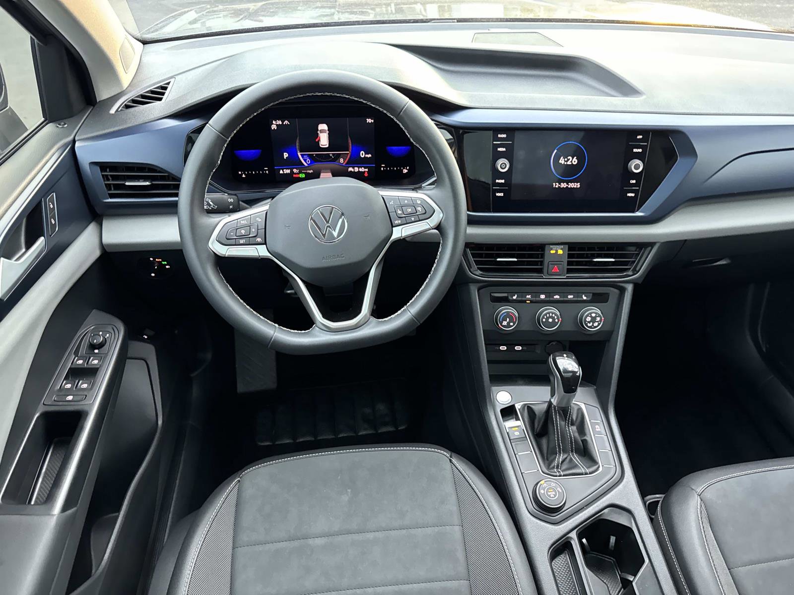 Certified 2022 Volkswagen Taos SE w/ Panoramic Sunroof Package image 8