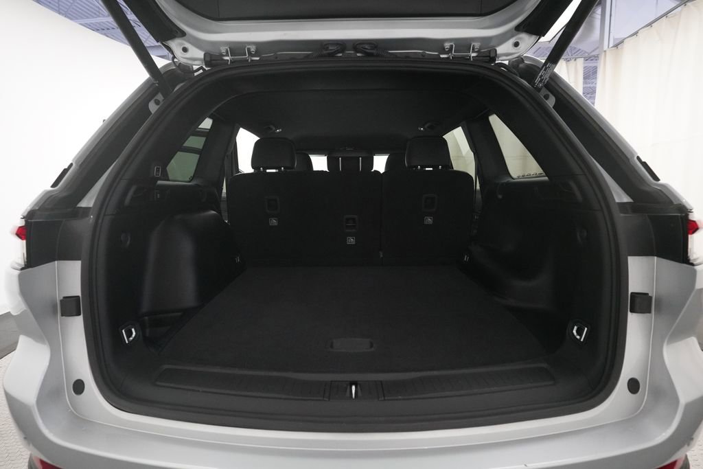 Used 2025 Jeep Grand Cherokee Altitude AWD/4WD image 10