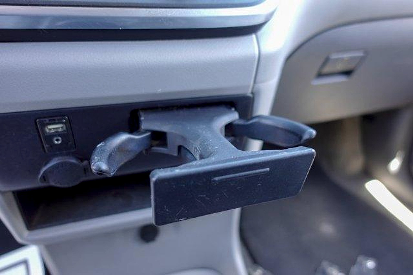 Used 2015 Toyota Sienna LE FWD image 23