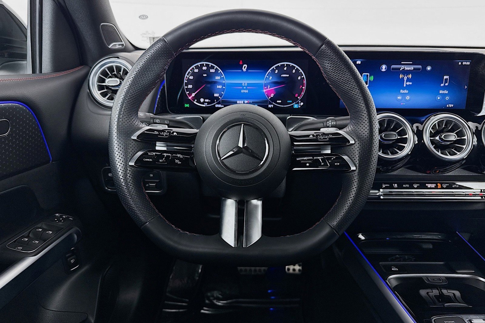 Used 2025 Mercedes-Benz GLB 250 GLB 250 image 5