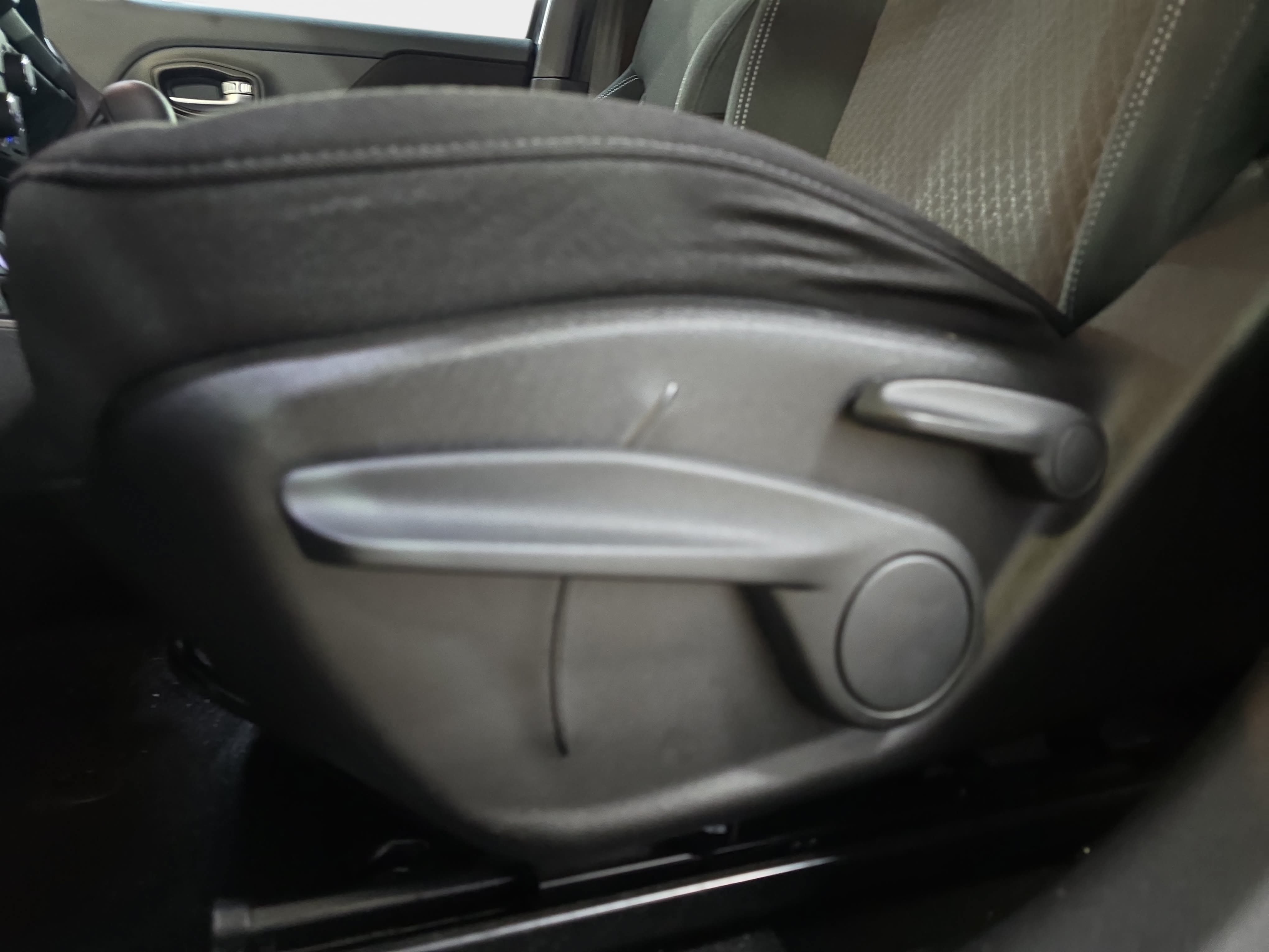 Used 2021 Jeep Renegade Latitude FWD image 26