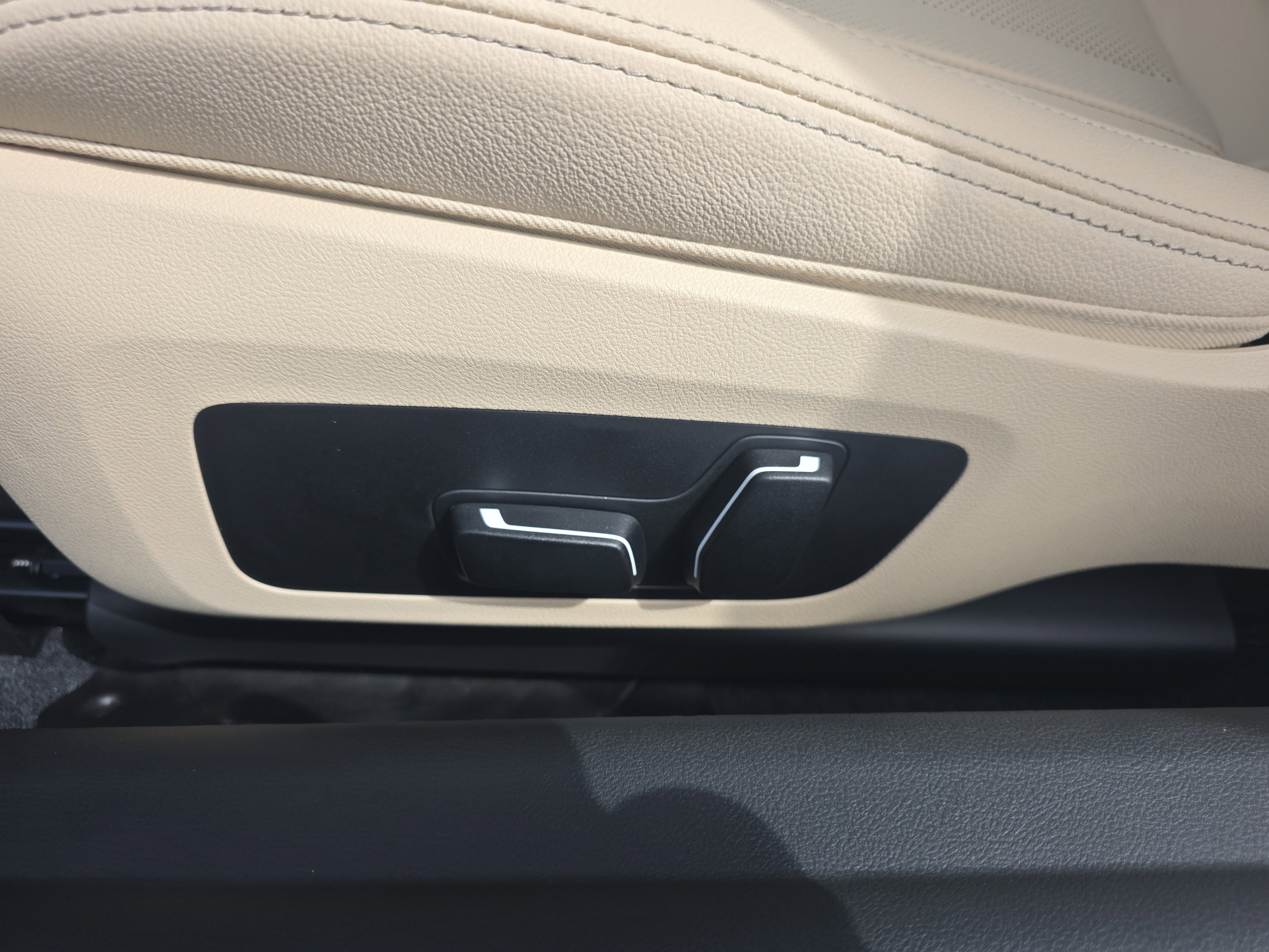 New 2025 BMW 230i Coupe w/ Convenience Package image 11