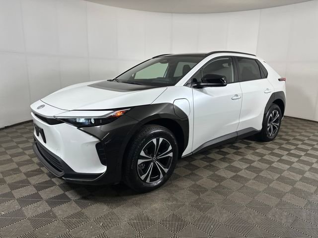 Used 2023 Toyota bZ4X XLE w/ Weather Package image 7