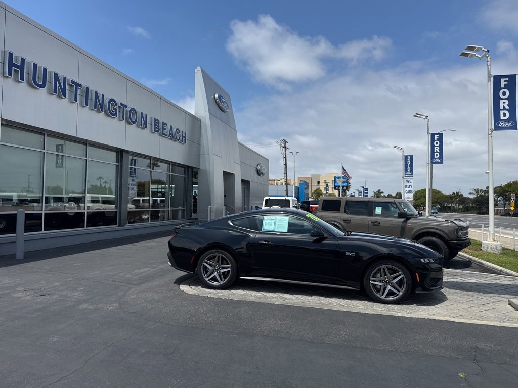 Used 2024 Ford Mustang GT RWD image 3