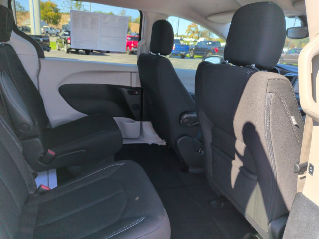Used 2023 Chrysler Voyager LX FWD image 17