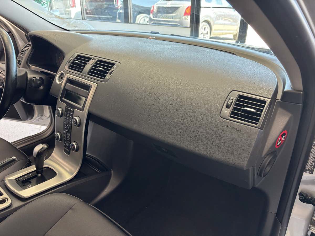 Used 2010 Volvo S40 2.4i FWD image 14