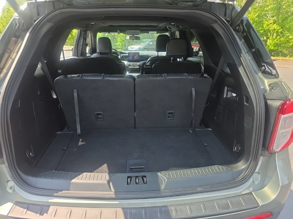 Used 2020 Ford Explorer XLT w/ Equipment Group 202A AWD/4WD image 30
