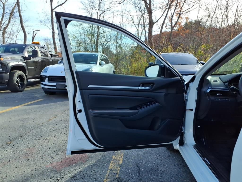 Used 2024 Nissan Altima 2.0 SR image 23