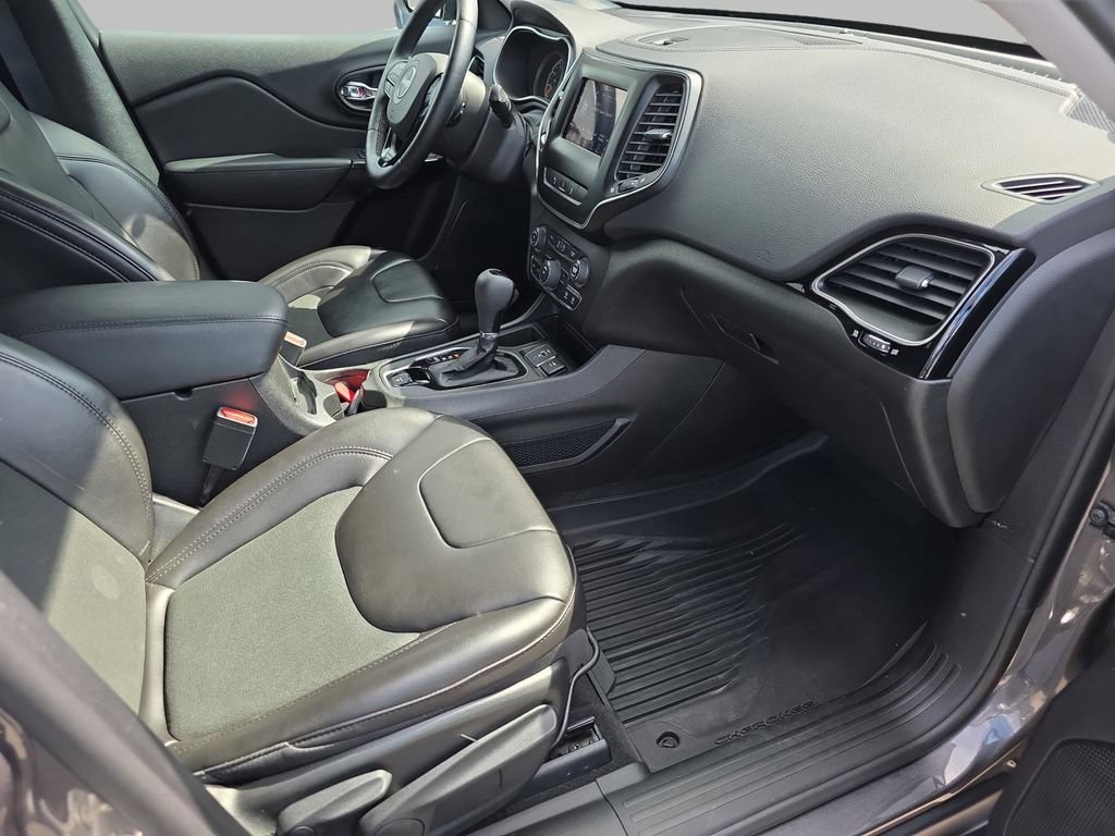Used 2021 Jeep Cherokee Latitude Plus FWD image 30