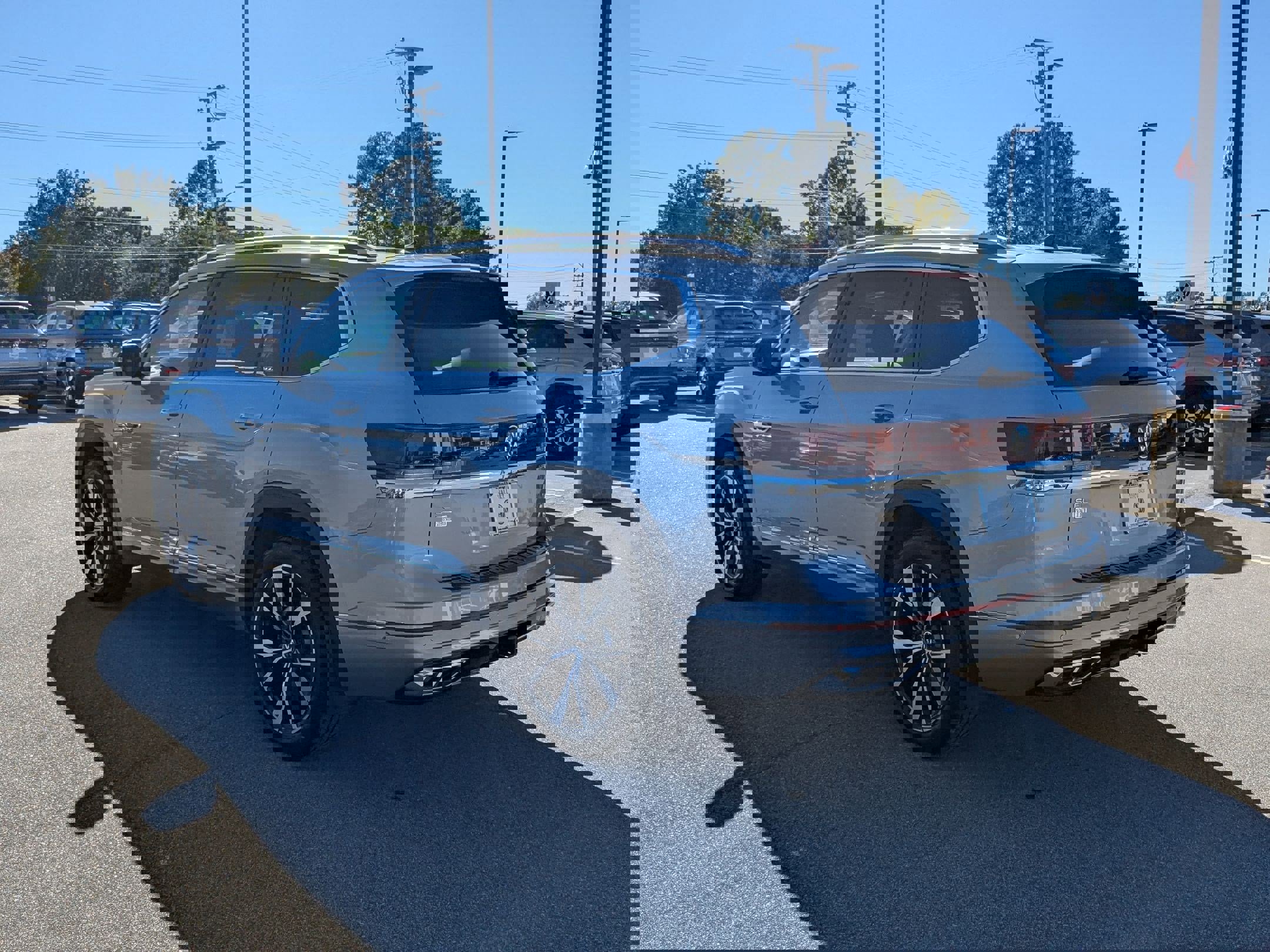 Used 2025 Volkswagen Atlas SEL Premium R-Line image 5