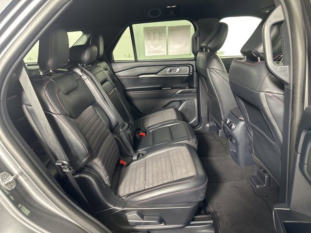 Used 2025 Ford Explorer ST-Line w/ ST-Line Street Pack image 17