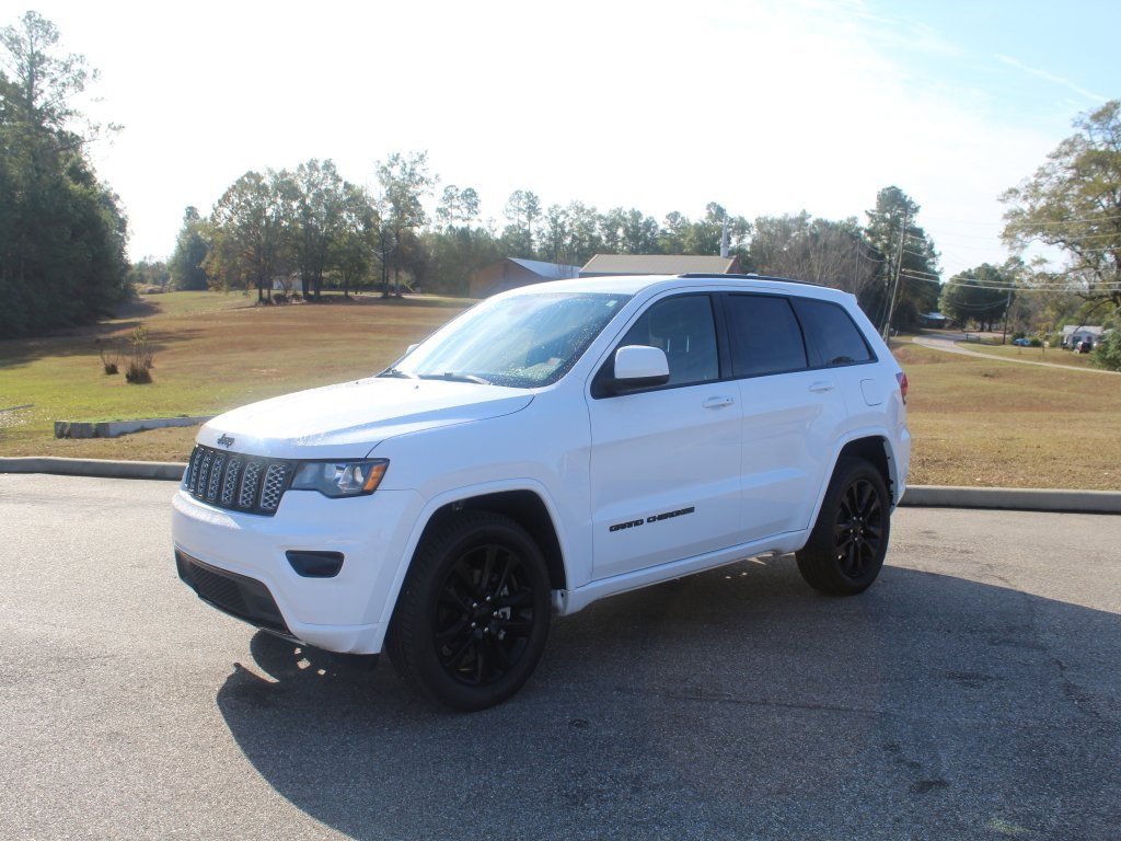 Used 2019 Jeep Grand Cherokee Altitude image 1