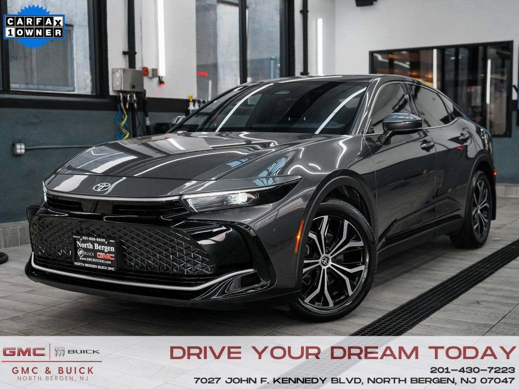 Used 2023 Toyota Crown XLE image 1