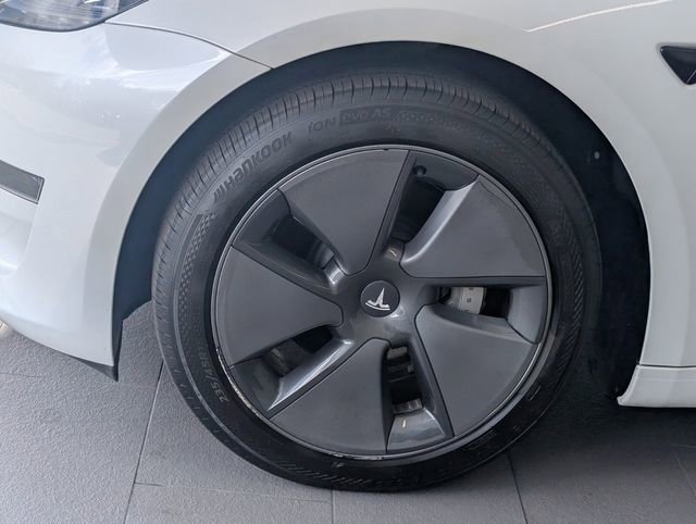 Used 2023 Tesla Model 3 Standard Range image 4