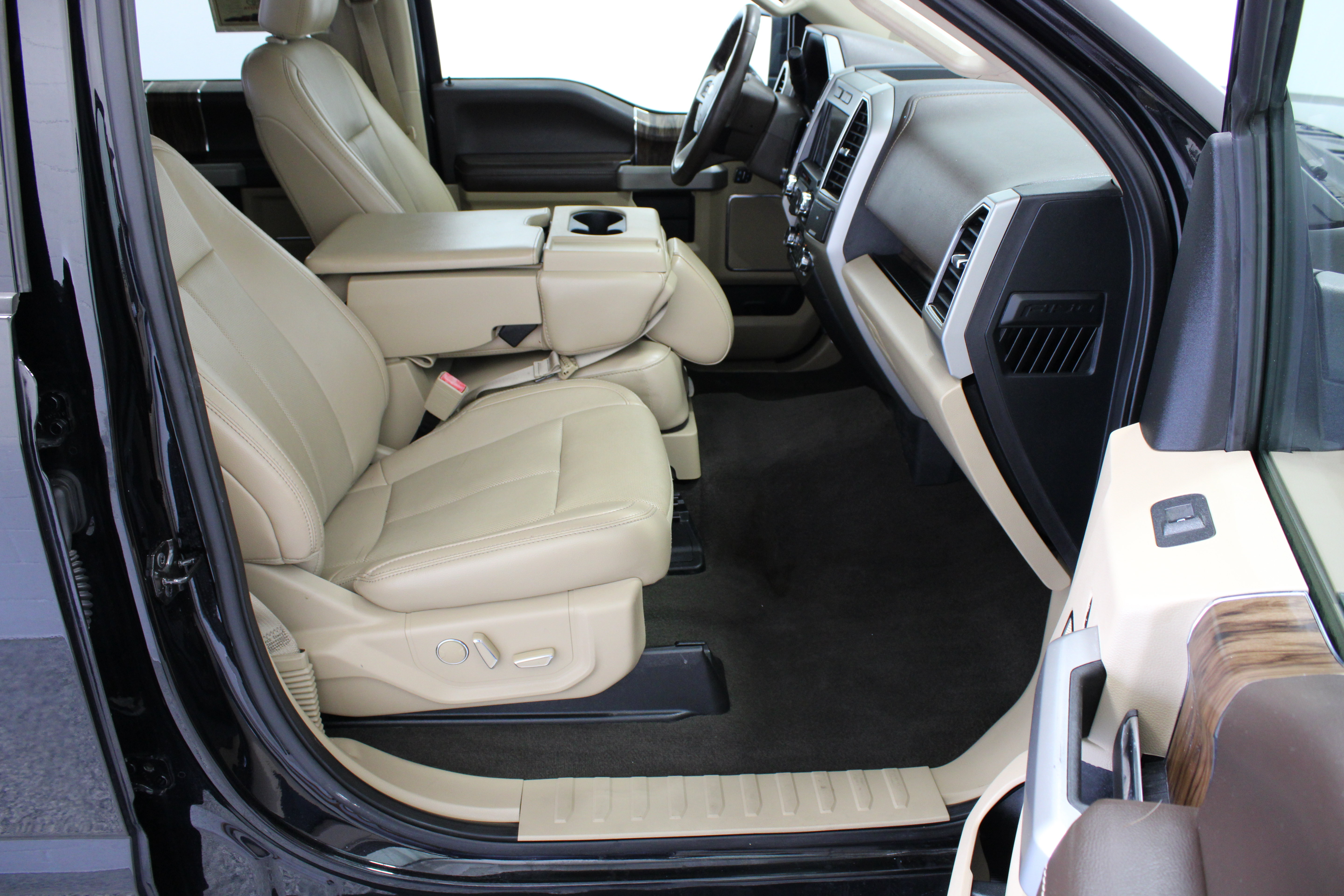 Used 2018 Ford F150 Lariat AWD/4WD image 38