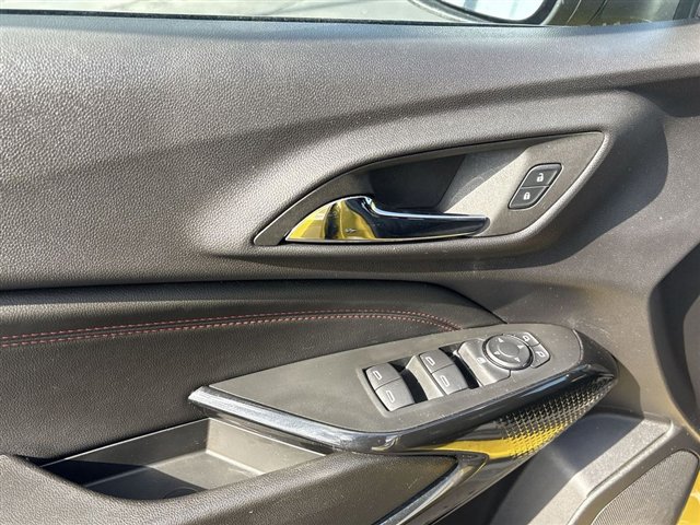 Certified 2025 Chevrolet Trax RS w/ Sunroof Package image 23